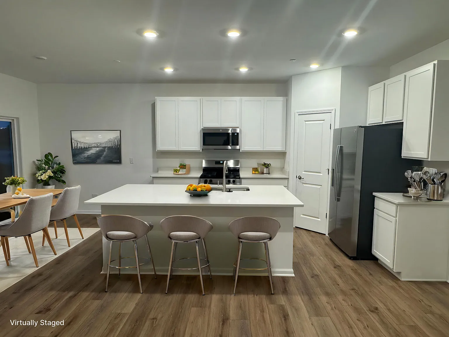 3 bed, 2.5 bath, 1840 sqft, $3,200 — Photo 3