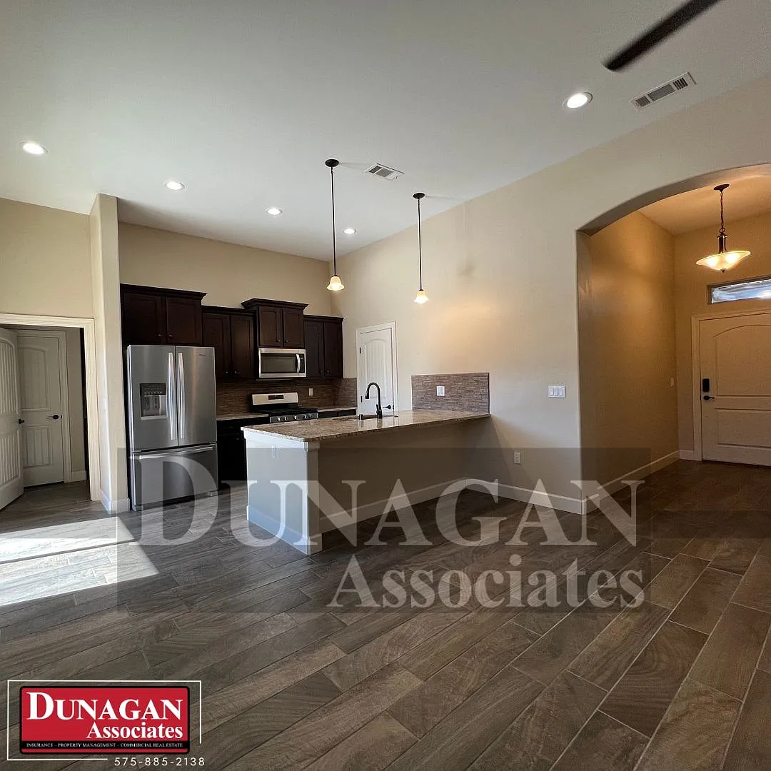 Newer Build-3 Bedroom, 2 Bath Home, Water Paid! — Photo 3