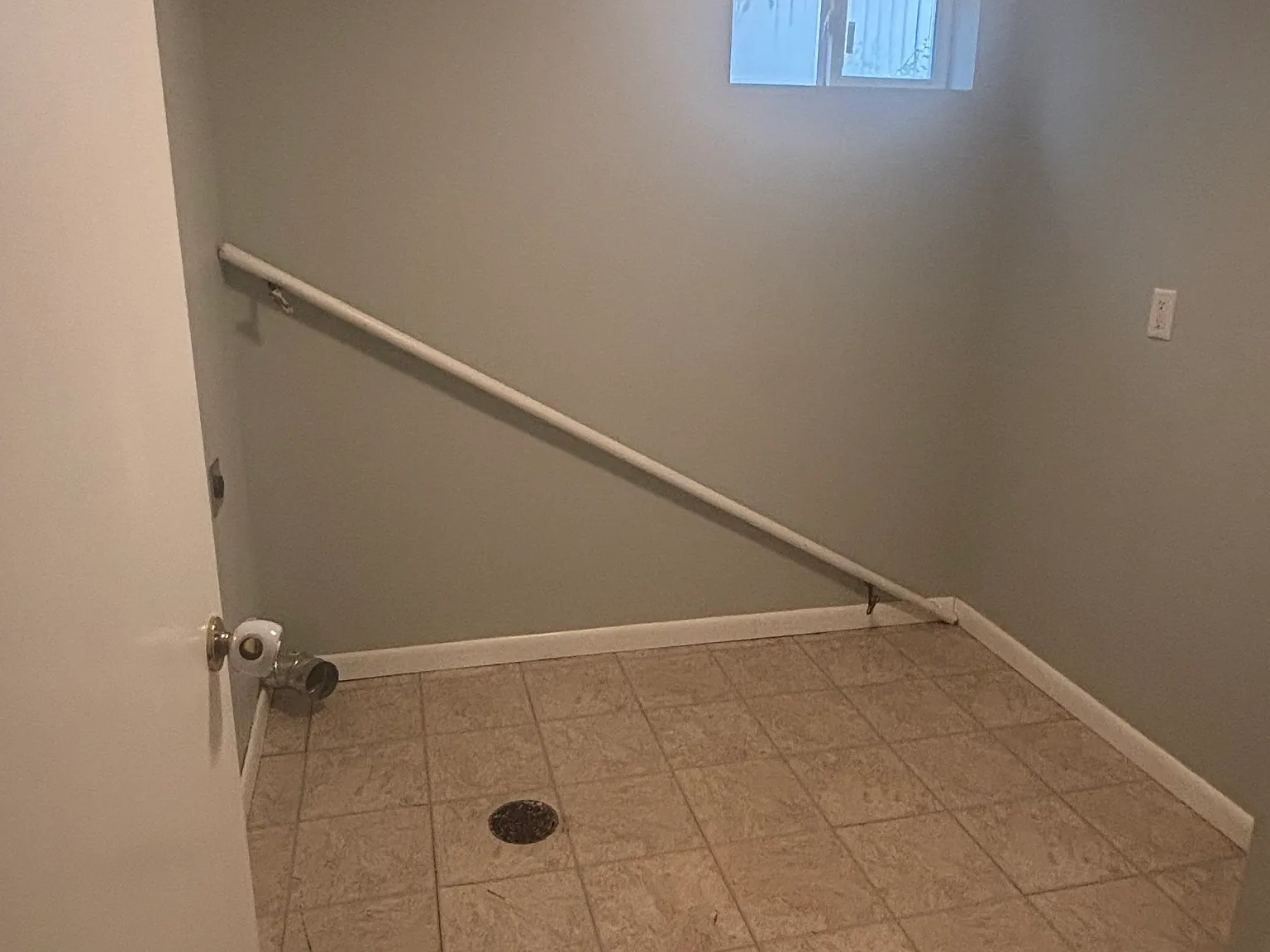 4 bed, 1060 sqft, $2,295 — Photo 4