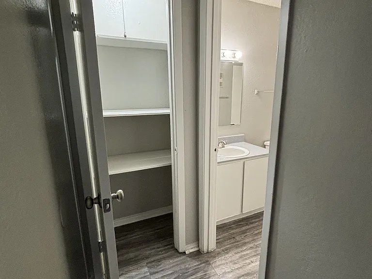 Edinburg Place Apartments — Photo 23