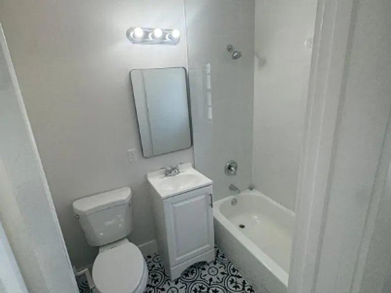140 SW 21st Ave — Photo 4