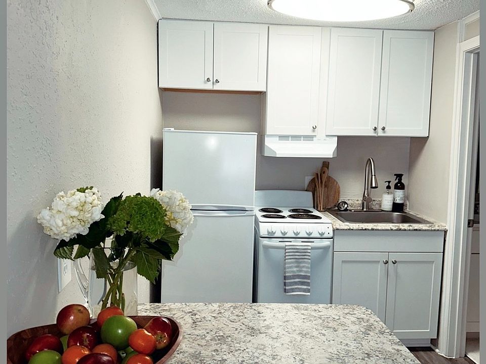 Thoughtfully designed with comfort and practicality in mind, this studio offers everything you need.