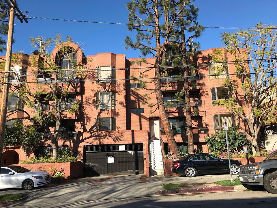 1st image of 633 S Barrington Ave #103