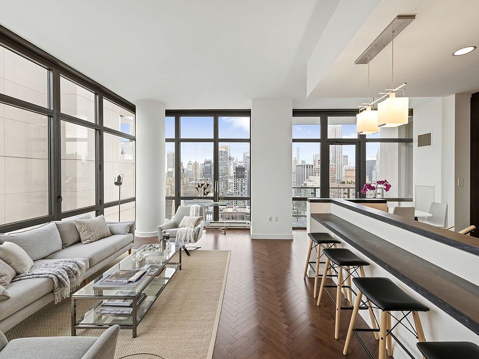 1st image of 101 W 24th St #Ph2a