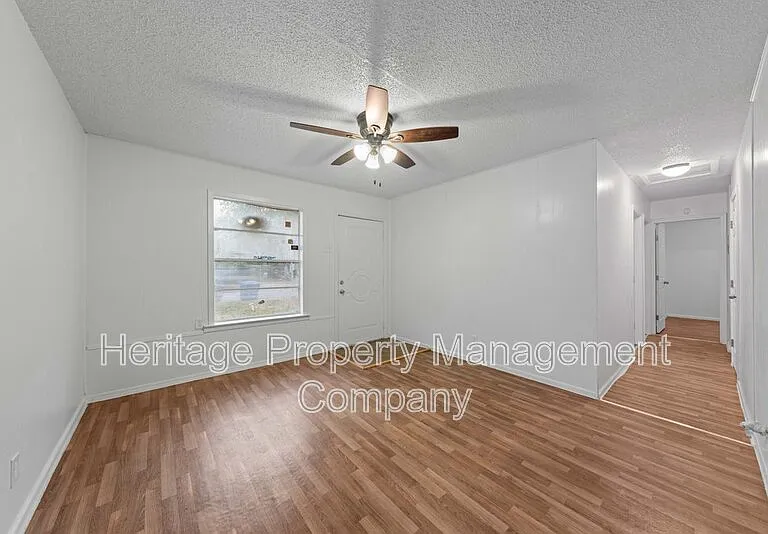 511 Pecan Valley Dr — Photo 4