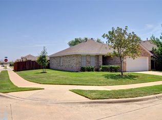 824 Cheryl St, Crowley, TX 76036