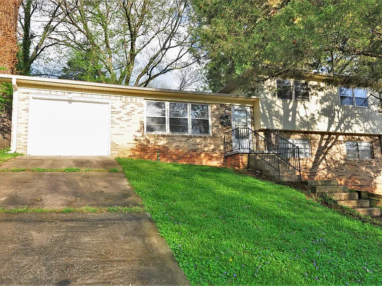 2221 Euclid Rd NW — Photo 15
