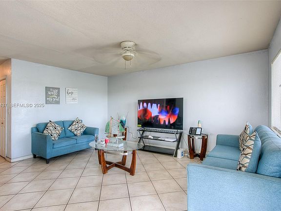 3rd image of 3030 NW 13th St