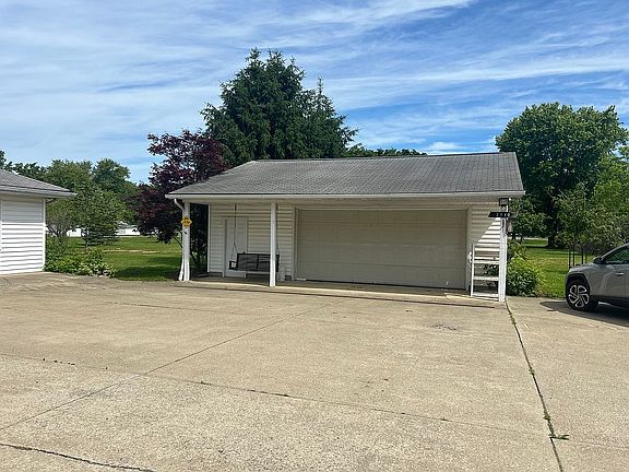 4th image of 2140 Claus Rd