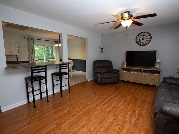 4th image of 4947 Brookview Dr