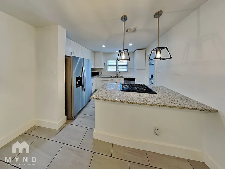 2302 S Polk St — Photo 2