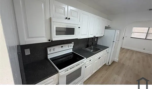 220 NW 12th Ct #1 — Photo 2