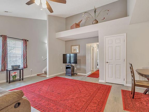 2nd image of 40 Ellington Commons Ln