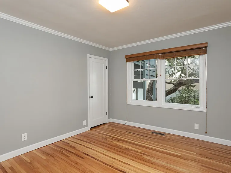 1030 Hopkins Ave — Photo 7
