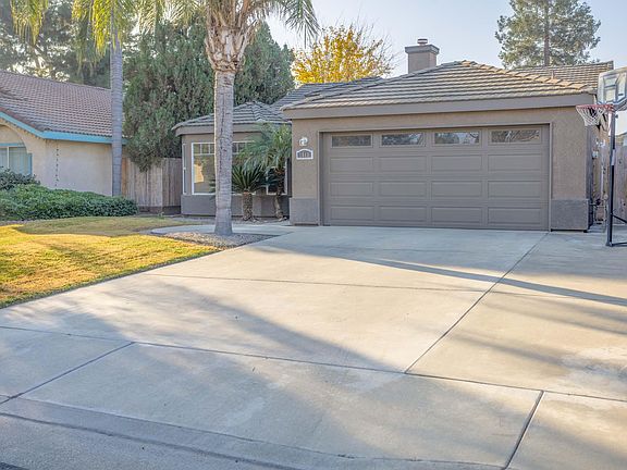 3rd image of 1411 E Parkview Court