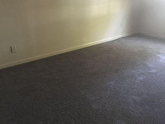 3rd image of 1021 Huntington Ln