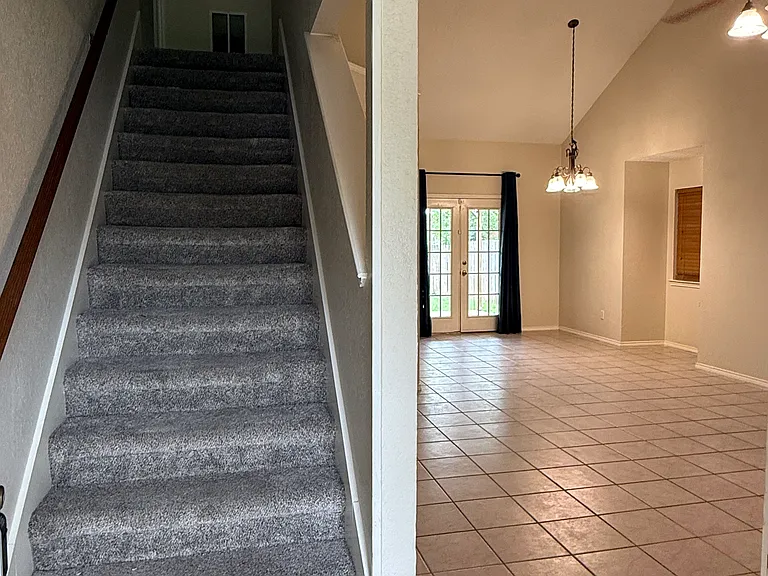 239 Rodeo Dr — Photo 2