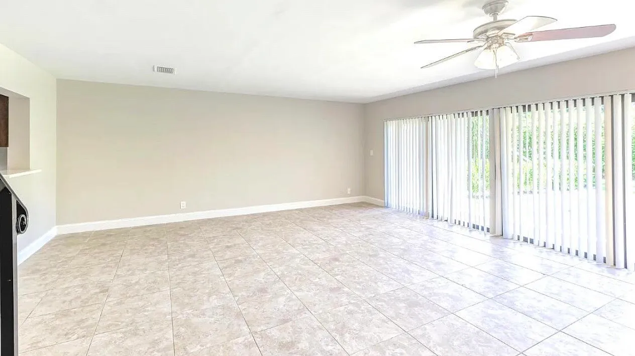 2 bed, 600 sqft, $3,700 — Photo 2