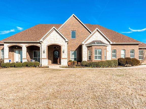 2nd image of 770 Orchid Hill Ln