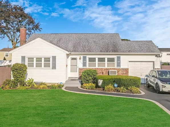 239 E 4th Street, Deer Park, NY 11729