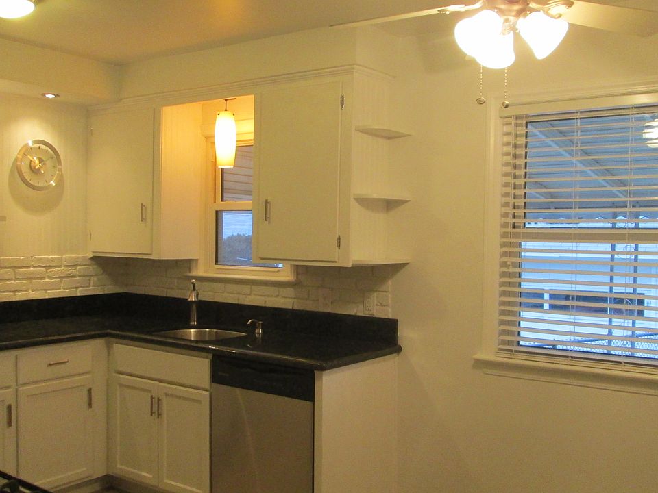 New Kitchen w/ Granite