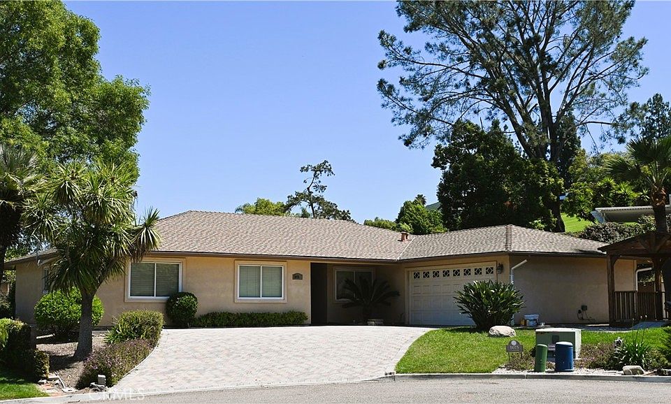 1st image of 1075 La Reina Dr