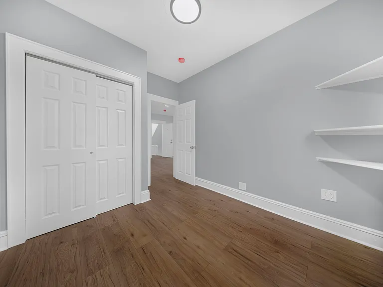 15 Tuttle St #2 — Photo 18