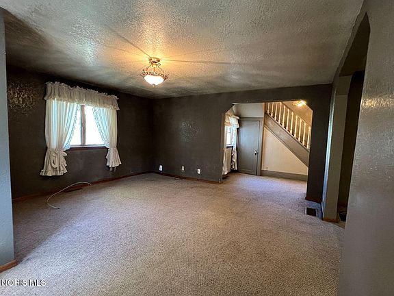 4th image of 211 S Main St