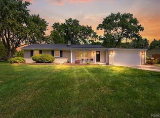 28374 Westerleigh Rd, Farmington Hills, MI 48334