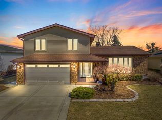 1221 N Hickory Trl, Addison, IL 60101