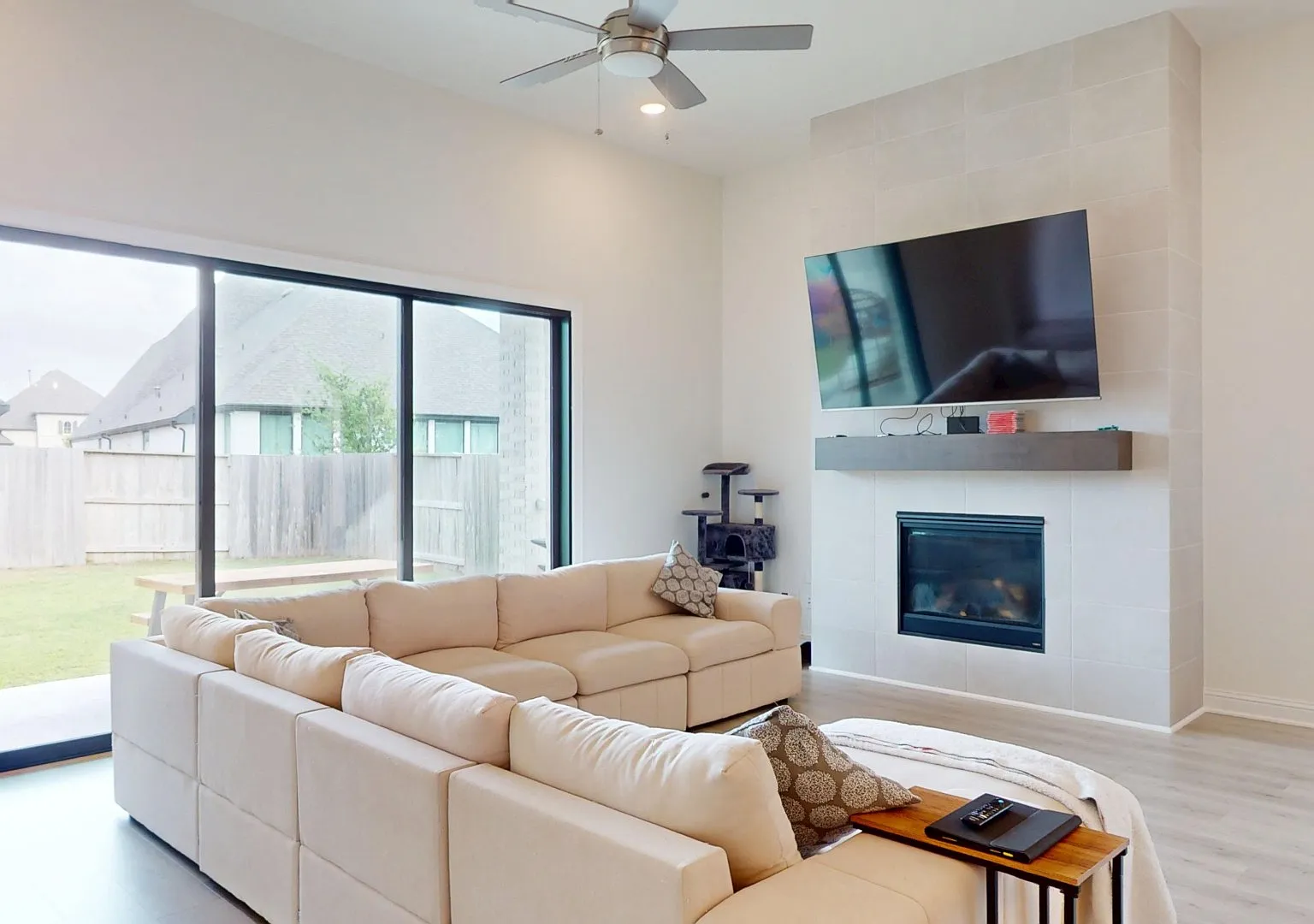 4611 Columbus Dr — Photo 4