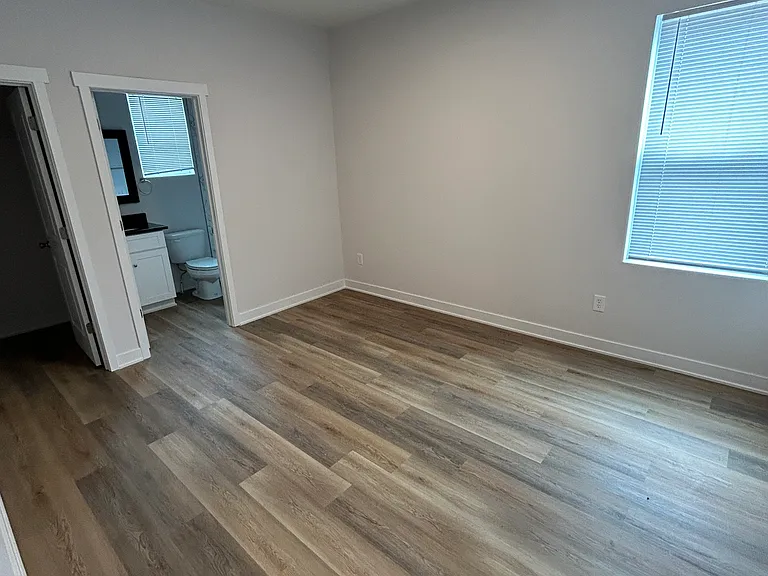 1708 Ingram St — Photo 8