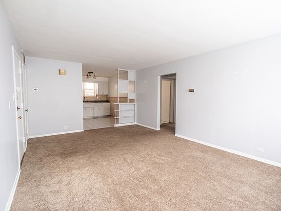 4th image of 6637 N California Ave #1R