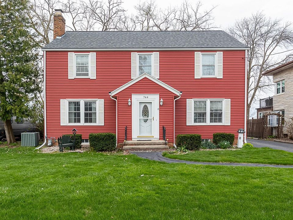 1st image of 744 Lakecrest Dr