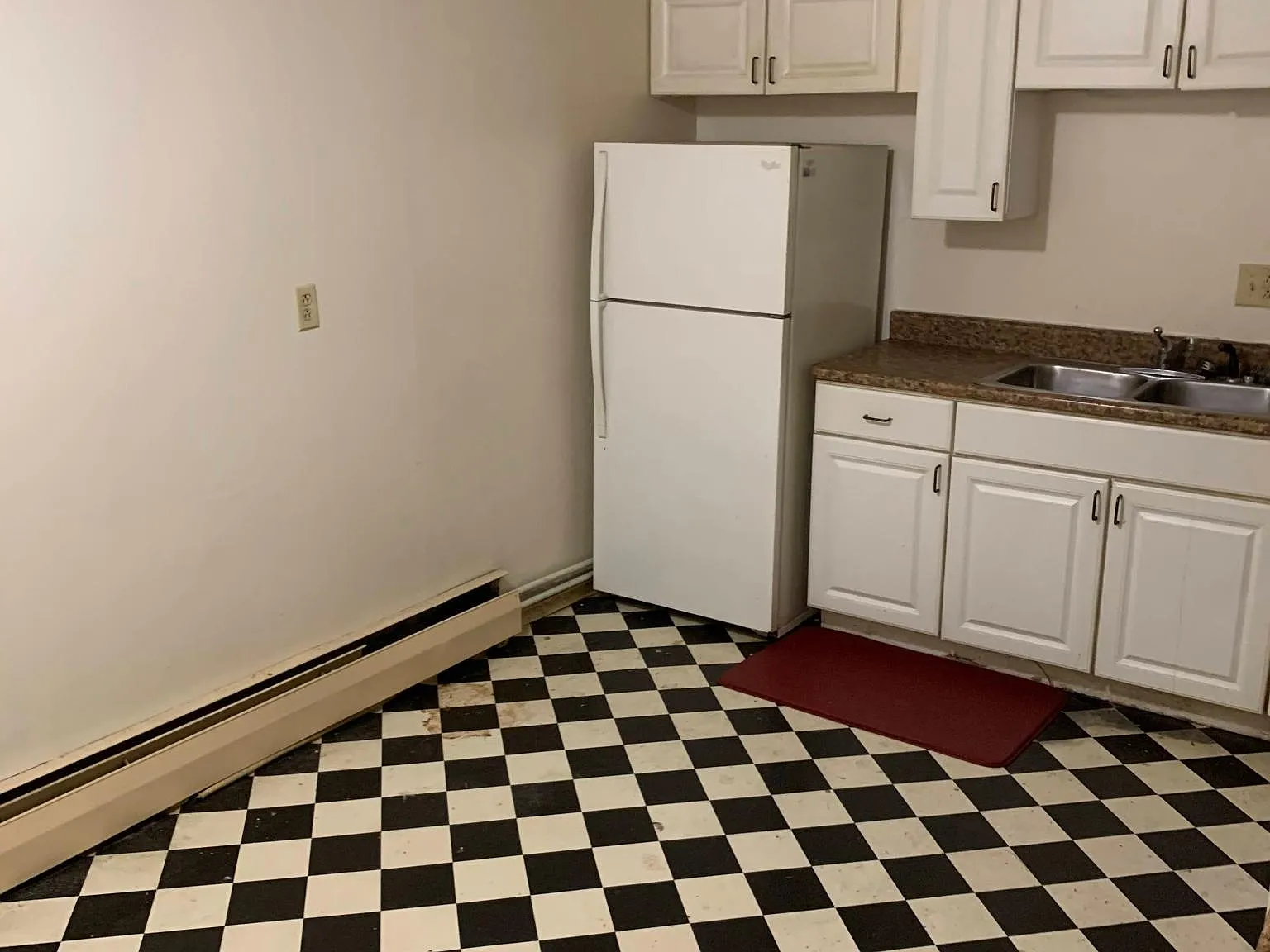 427 E Friendship Aly — Photo 2