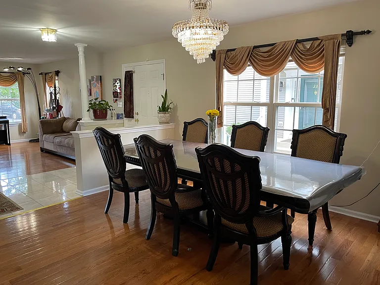 330 Fountayne Ln — Photo 6