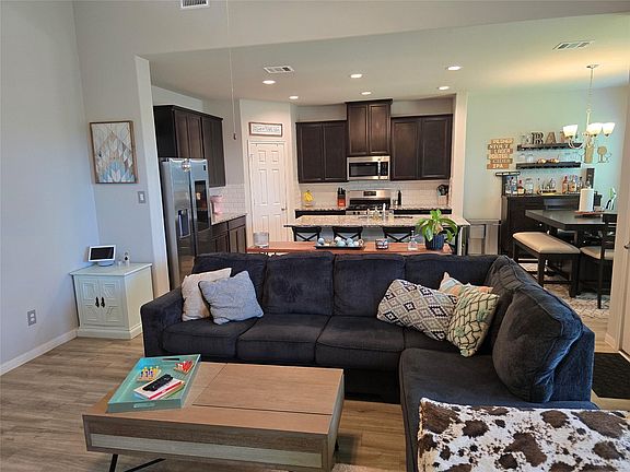 5th image of 1942 Bending Green Dr