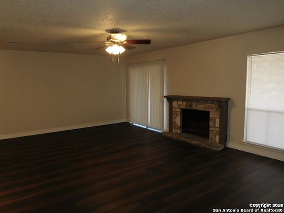 4th image of 5811 Lake Falls Dr