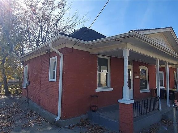2nd image of 2211 Amie St