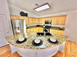8221 Cabin Springs Ave, Las Vegas, NV 89131