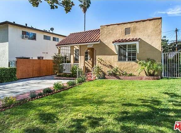 3rd image of 3240 La Clede Ave