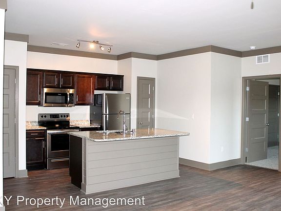 3rd image of 556 Emmett Ave APT 25