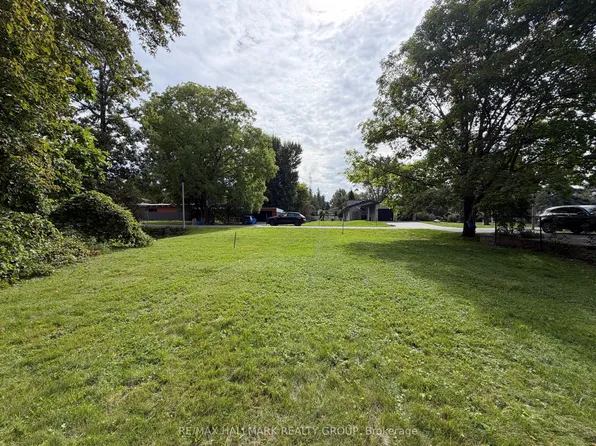 95 Dorothea Dr, Ottawa, ON K1V 7C6