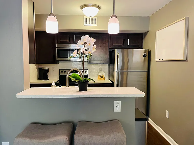 935 Washington St #202 — Photo 6