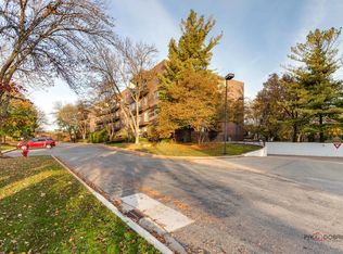 300 E Dundee Rd APT 101, Buffalo Grove, IL 60089