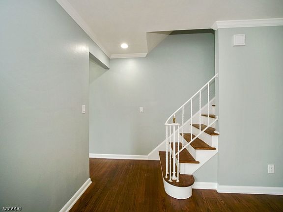 2nd image of 16 Parkway E