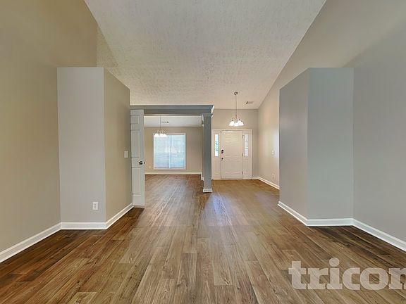 4th image of 2473 Insdale Trce NW