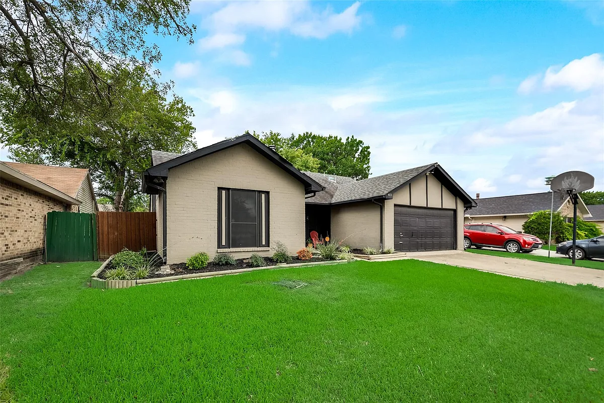 Building Photo - 413 Redbud Dr