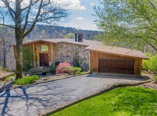 510 S Brady Point Rd, Signal Mountain, TN 37377