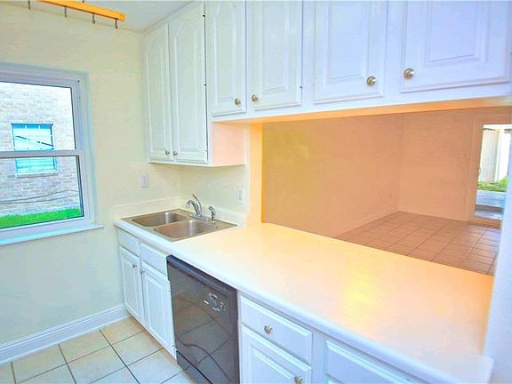 3rd image of 3720-22 Alton St